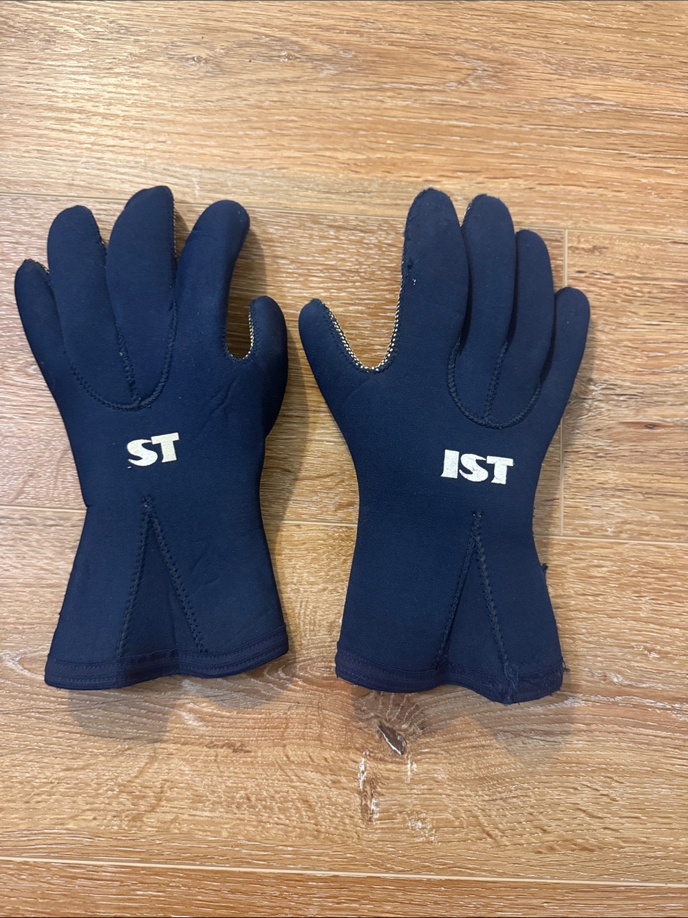IST Navy Blue Scuba Neoprene Grip Gloves with Dotted Palm